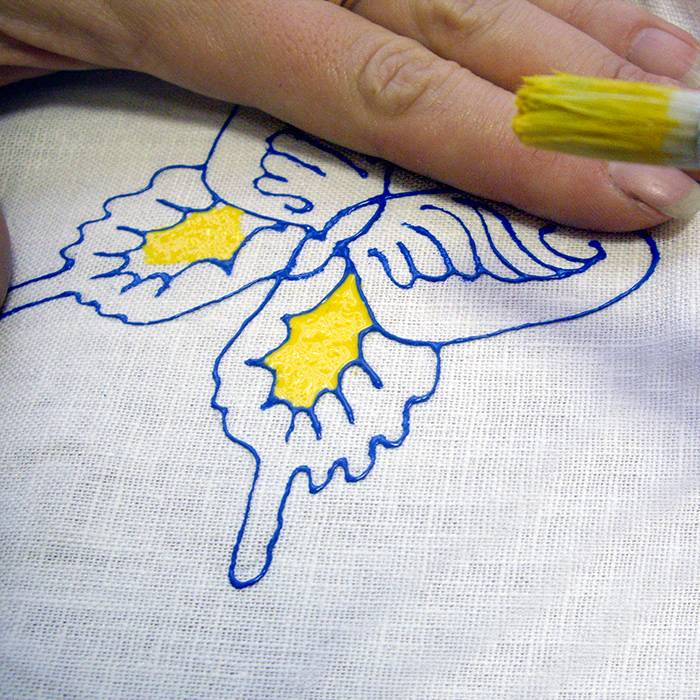 Как покрасить футболку акриловыми красками: 9 способов в домашних условиях