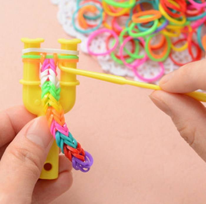Как плести из резинок игрушки: описание, пошаговая инструкция выполнения работы и техника плетения - handskill.ru