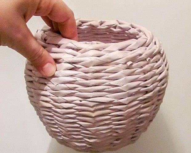 Плетение вазы из газетных трубочек: рассмотрим два варианта создания напольной вазы с фото и видео
