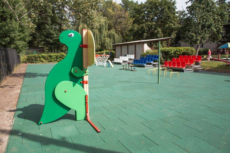 Компания Кроношпан построила уникальную детскую площадку