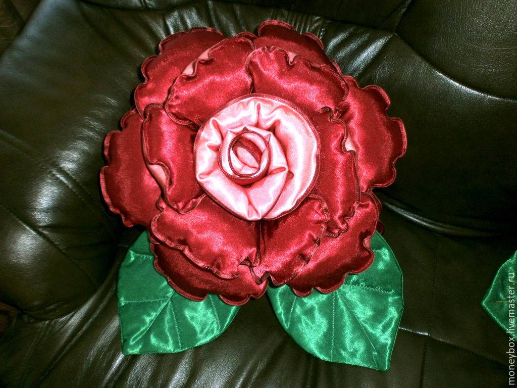 Подушка «роза» своими руками с выкройками и фото: основные особенности изготовления