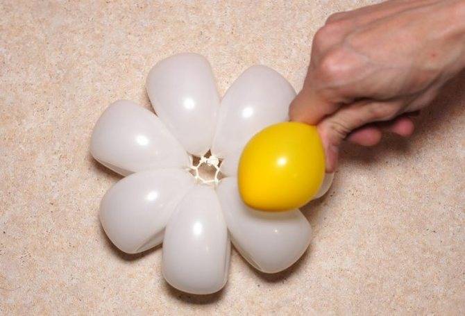 Ромашка из шаров своими руками: как легко и просто сделать праздничное украшение самостоятельно