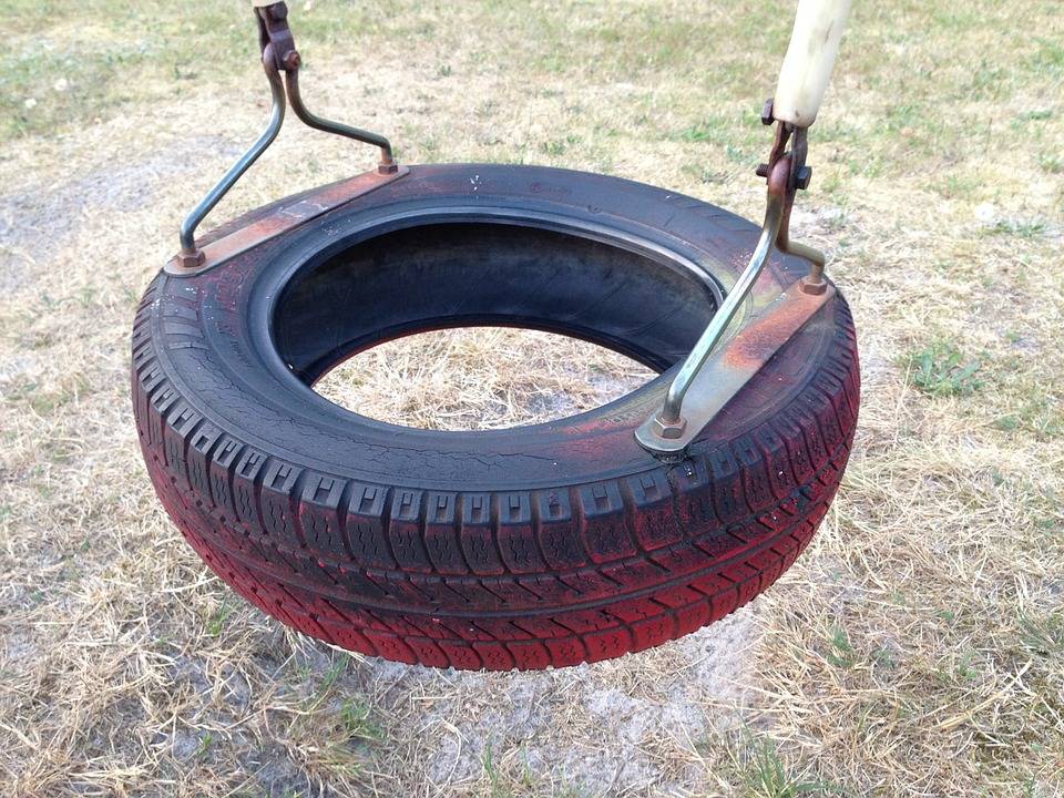 Использование колес для изготовления дачных качелей: пошаговая инструкция