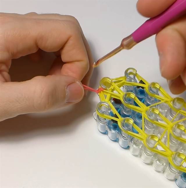Как сплести из резинок наушники: подробный мастер-класс с фото и интересные факты про плетение из резиночек