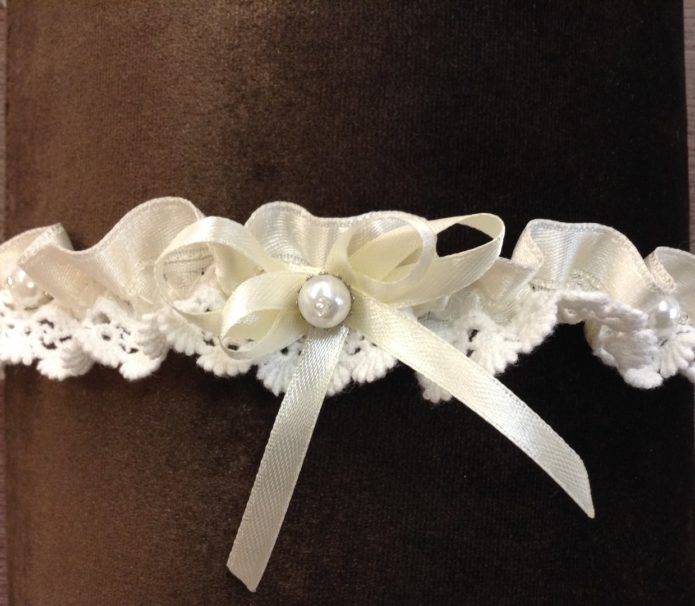 Подвязка невесты своими руками: мастер класс по изготовлению пикантного свадебного аксессуара