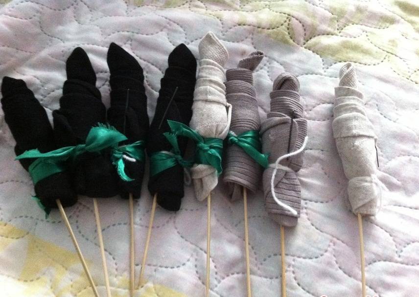 Подарочные букеты из носков для мужчины, женщины, ребенка: мастер-класс, идеи, варианты оформления, фото самых красивых букетов из носков — женские советы