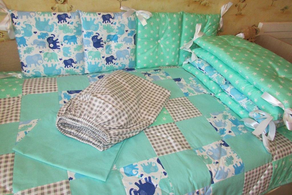 Детское постельное белье в кроватку: размеры, как сшить своими руками, комплекты для новорожденных