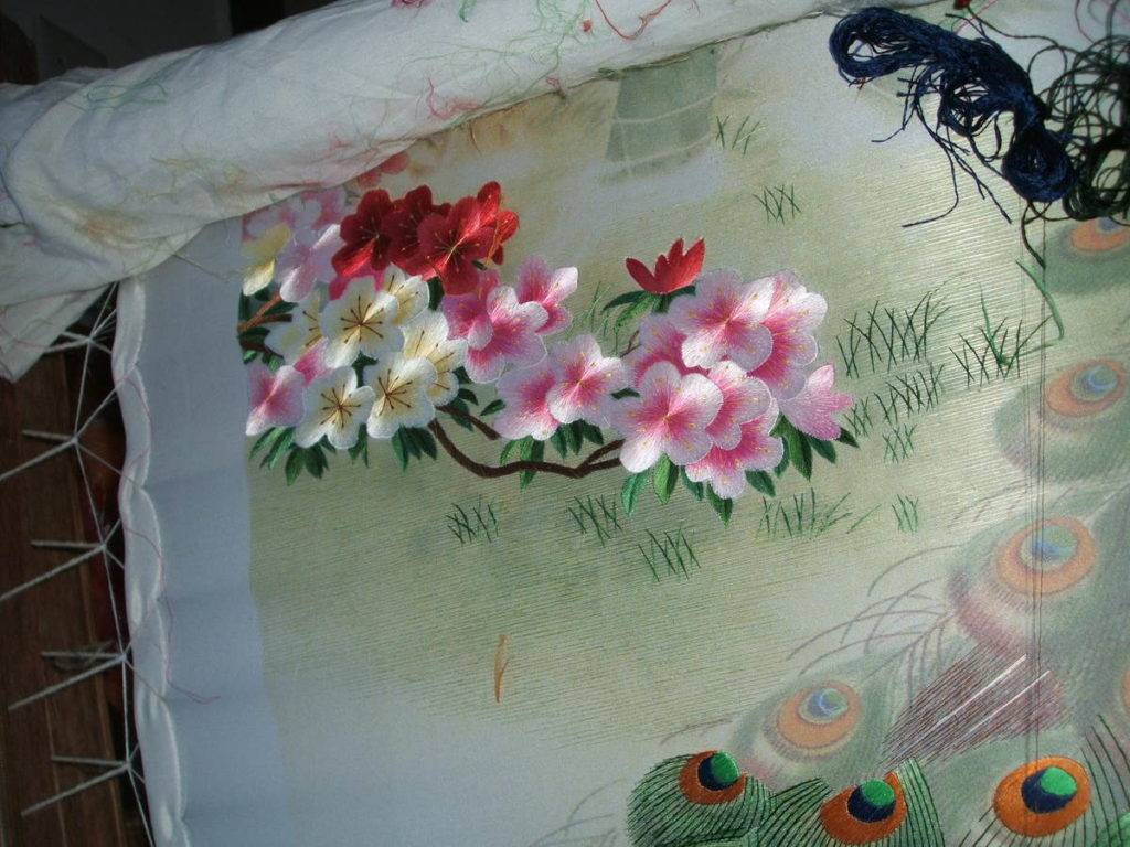 Искусство китайской вышивки: шелковыми нитями по шелку