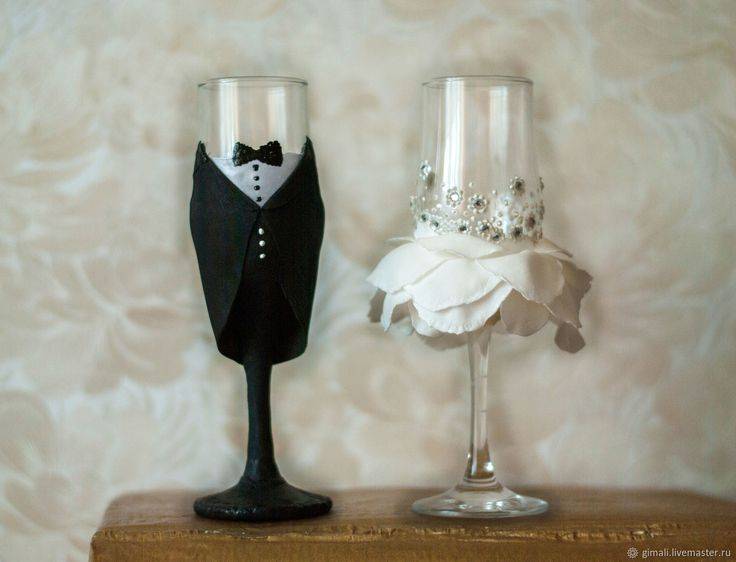 Свадебные бокалы - это фужеры жениха и невесты украшенные