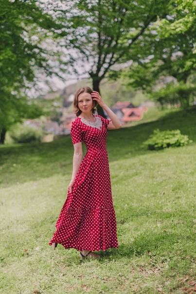 Фасон платья в стиле «крестьянка» (18 фото): особенности стиля, модели с открытыми плечами, разрезом, кружевное