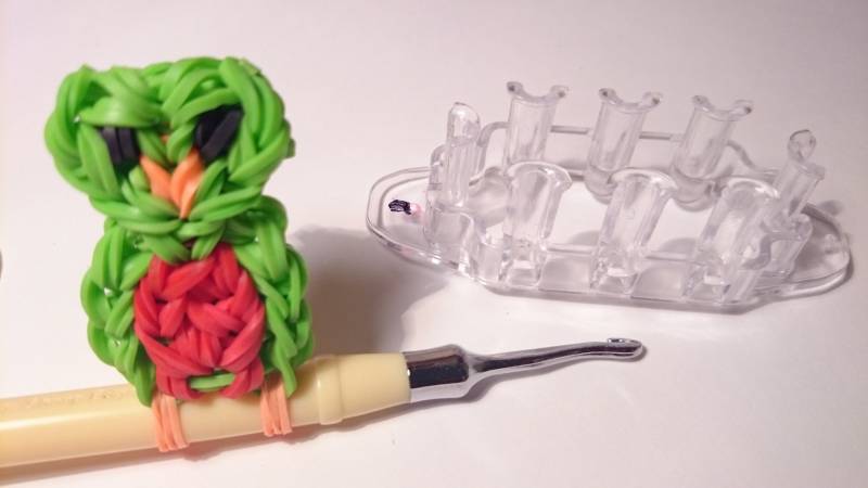Инструкция по плетению браслетов из резинок для начинающих