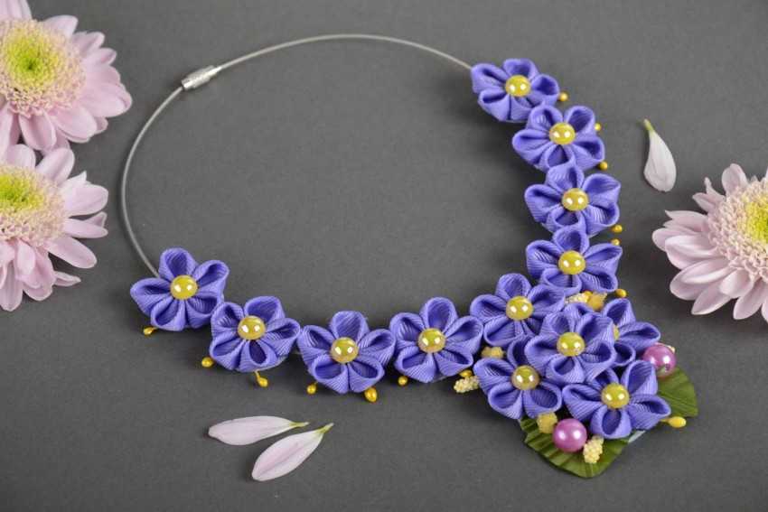Цветы из атласных лент — пошаговое описание как сделать красивый цветок для начинающих