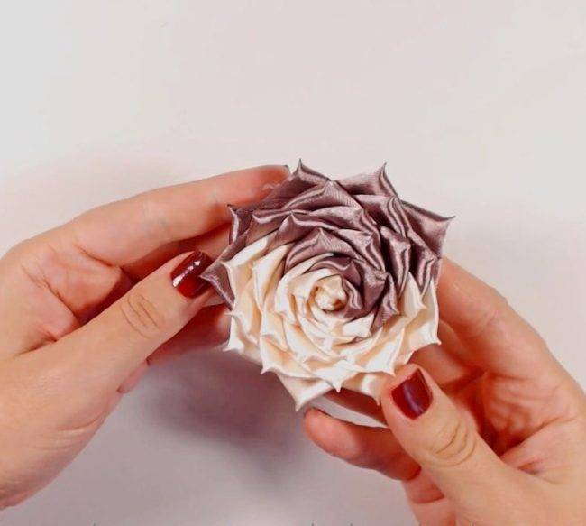 Розы из атласных лент своими руками: мастер-класс для креативных невест