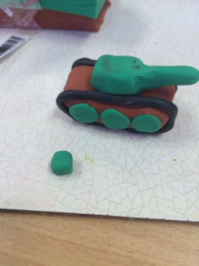 Изготовление танка из пластилина пошагово