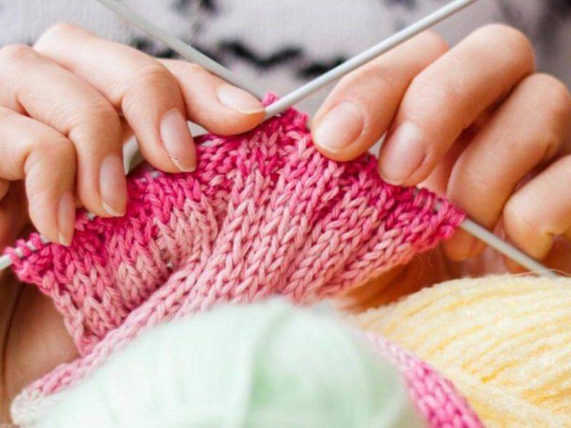 Простое вязание спицами для начинающих: 105 фото и подробное видео описание как связать вещи