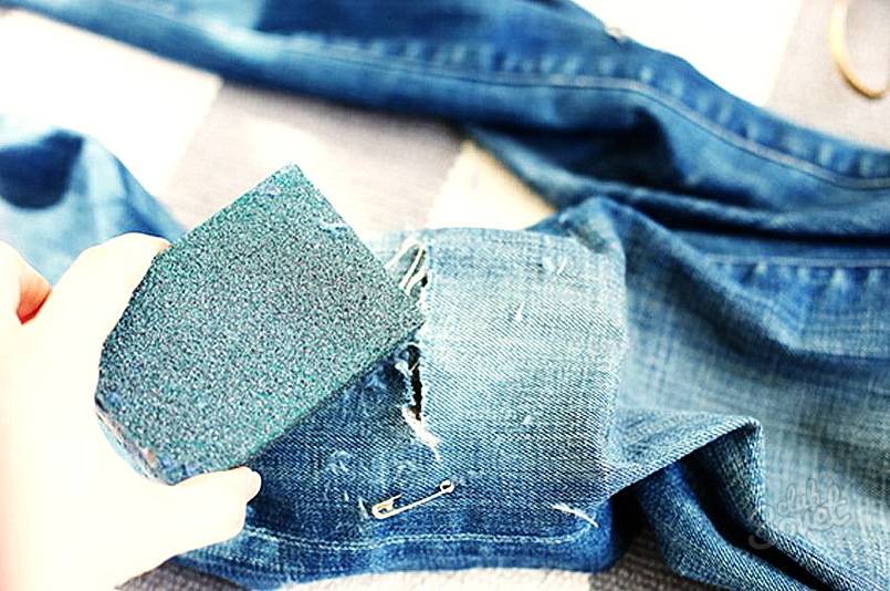 Как порвать джинсы на коленках красиво в домашних условиях?