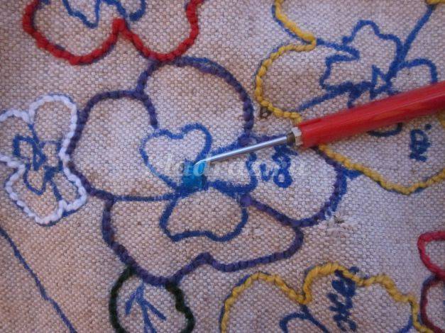Вышивка в ковровой технике: виды и основы работы с инструментами