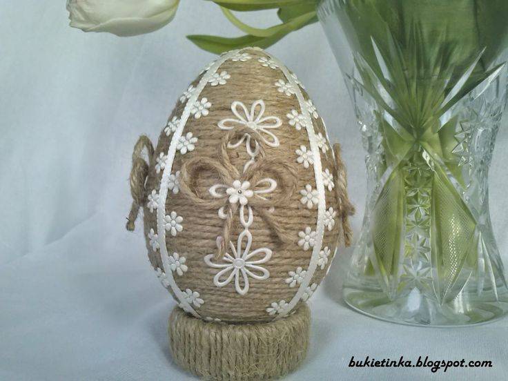Пасхальное яйцо своими руками: декорирование салфетками и джутом