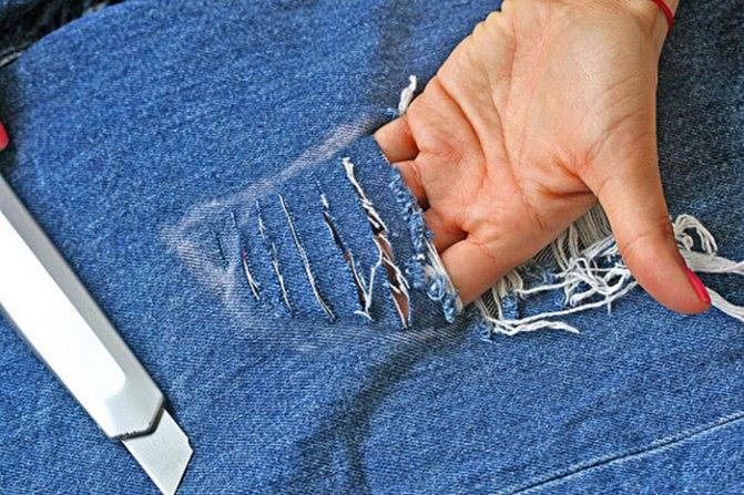Как сделать потертости на джинсах в домашних условиях и способы сделать состаренный рваный эффект